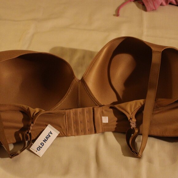Old Navy Full-Coverage Molded Wireless Bra - Picture 2 of 4